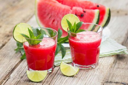 Watermelon juice: 6 benefits proven by science & 2 recipes