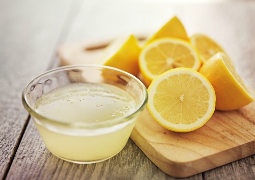 jus de citron fait au presse agrume